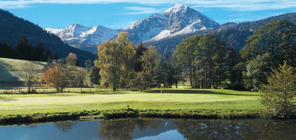 Auf einem Hochplateau über dem Salzachtal, liegt die 18 golfinfo_GC_GoldeggLoch-Golfanlage Goldegg.
